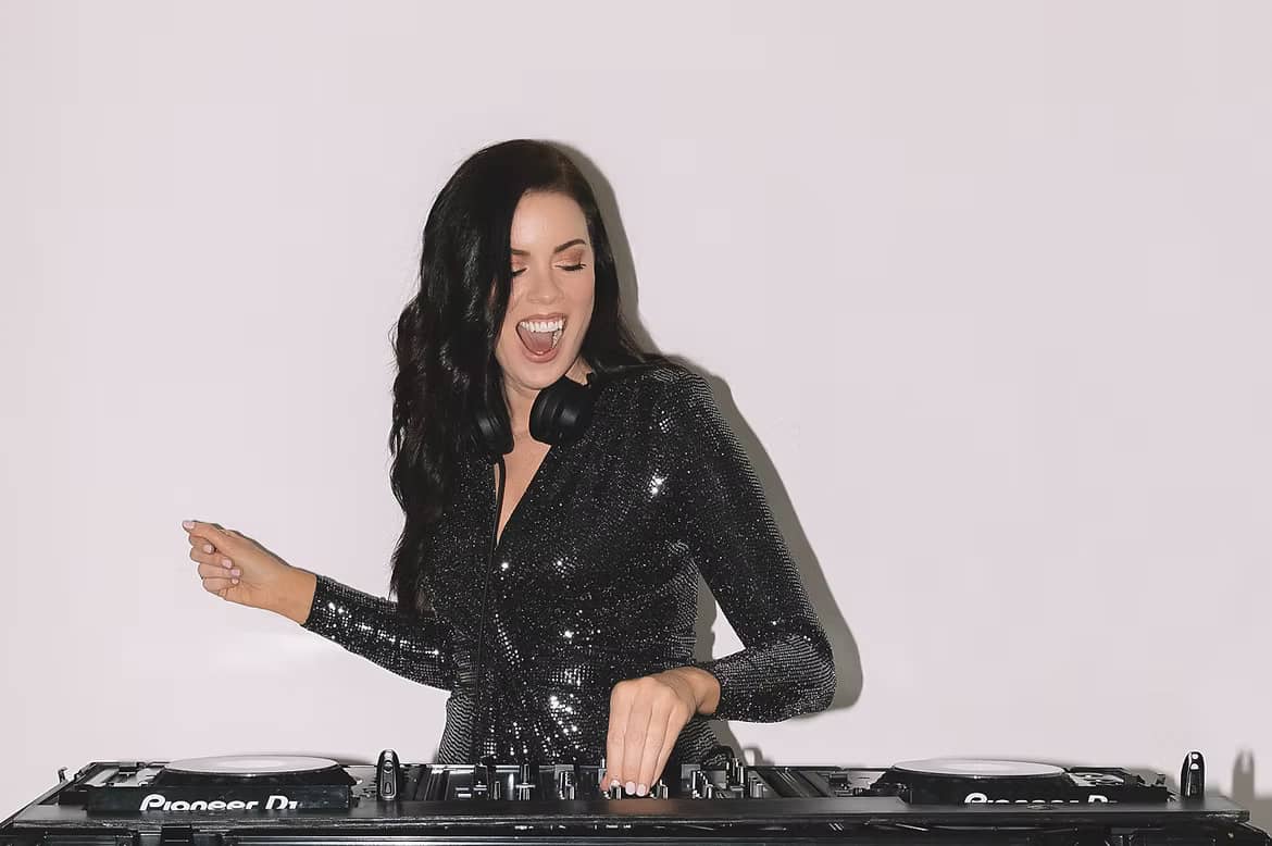 Show Me Love Djs gallery image 1