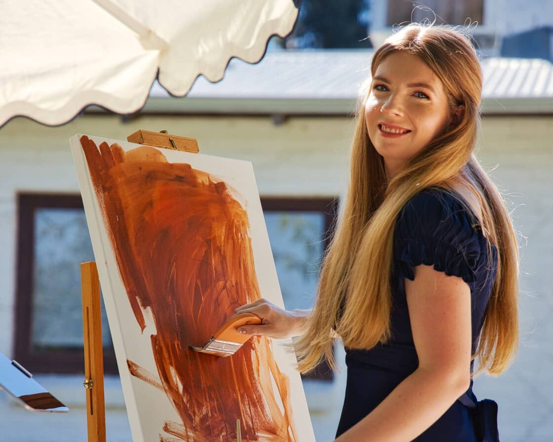 Hannah Hotinski | Live Wedding Painter - Image 2