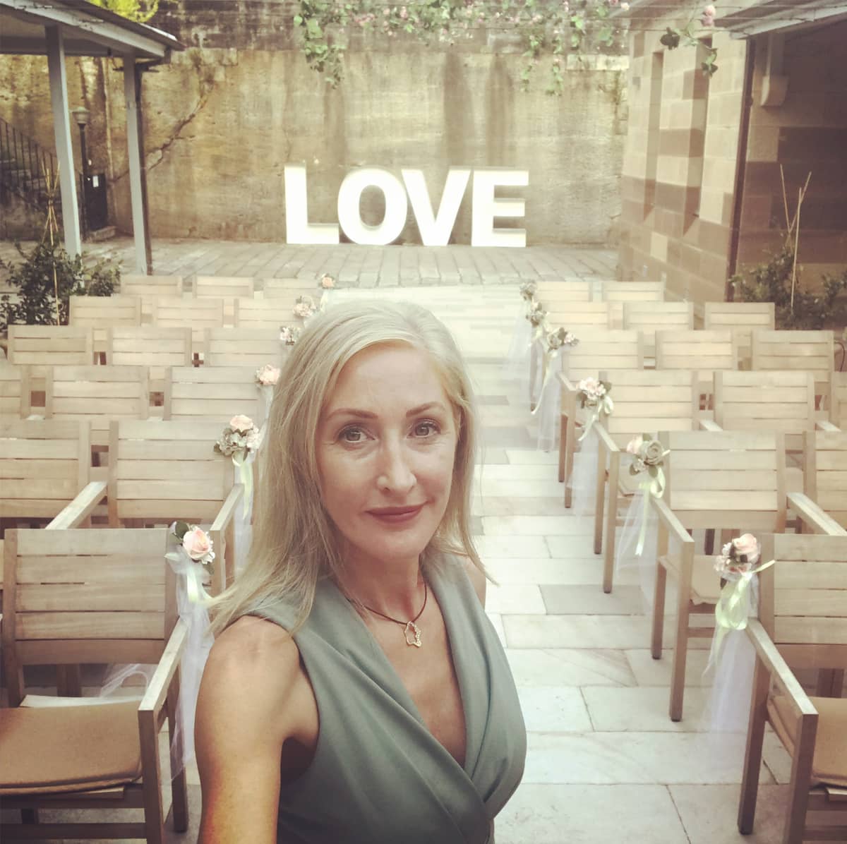 Roxy Rennie Marriage Celebrant - Image 2