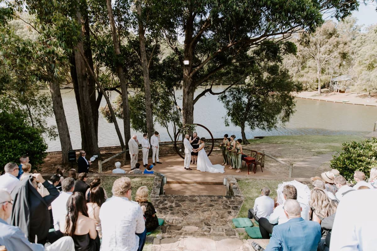 Evedon Lakeside Retreat - Image 2