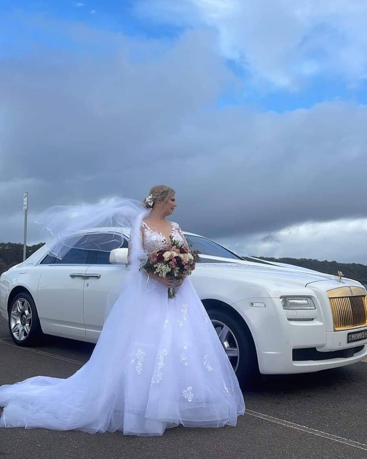 HF Wedding and Hire Cars - Image 8
