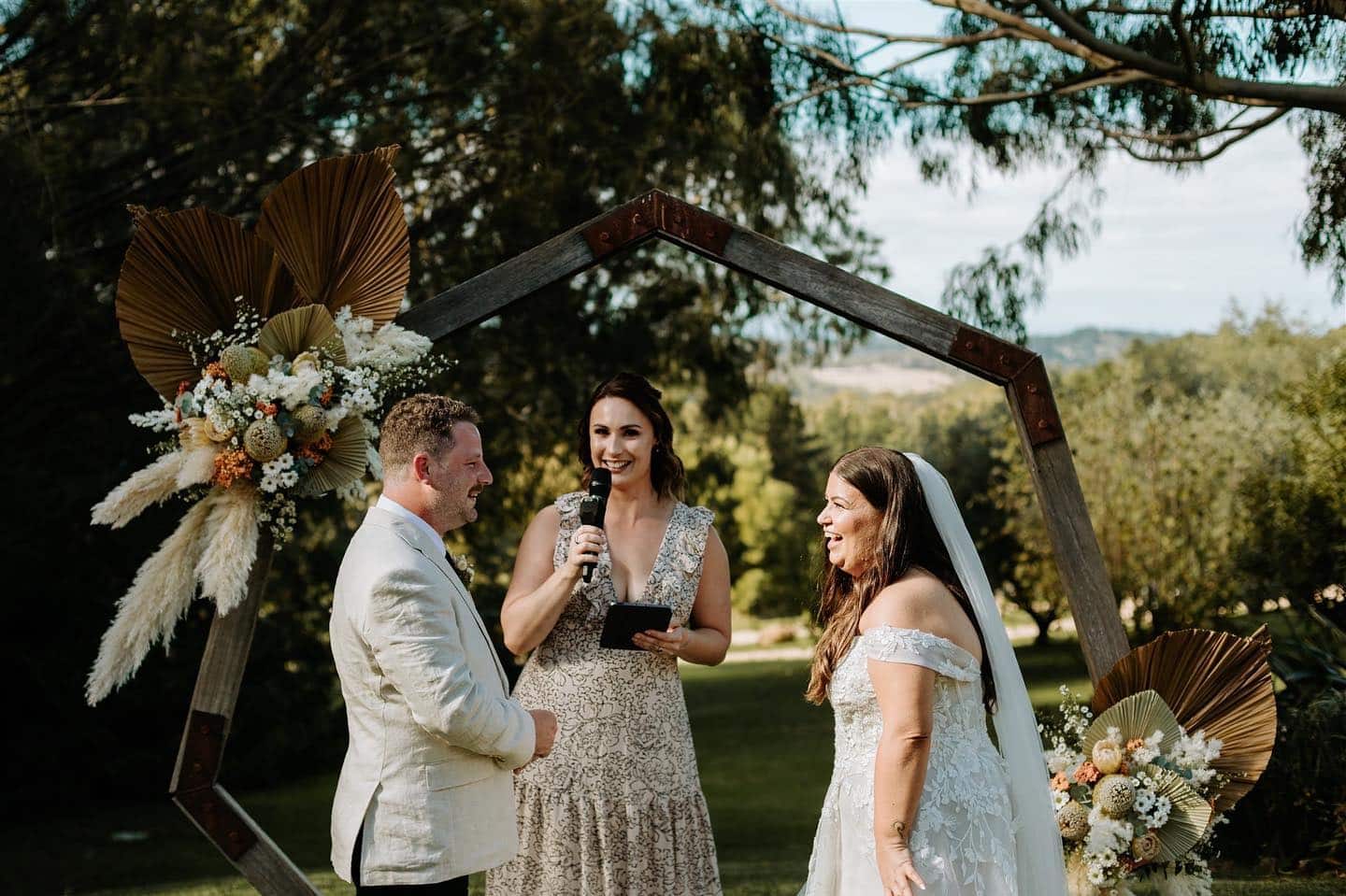 Hitched by Heidi wedding vendor