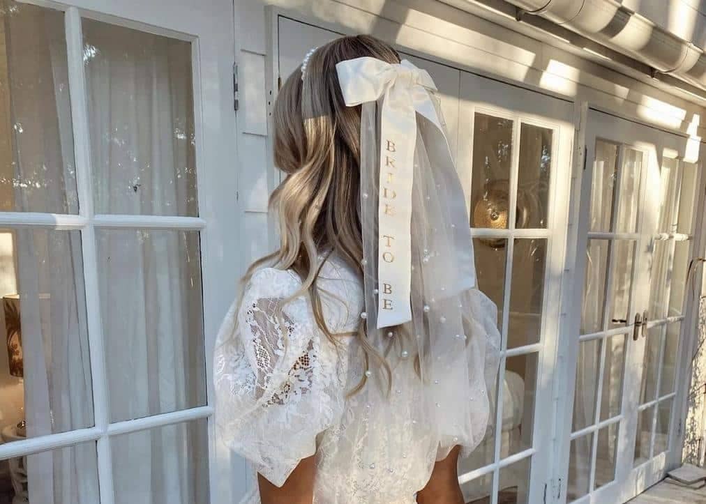 Pearl and bow bridal wedding vendor