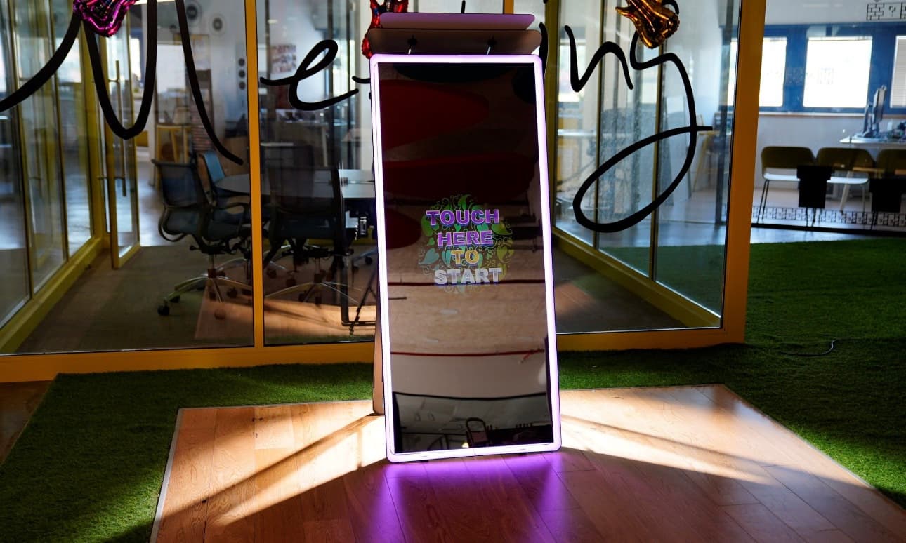 Standout Photobooths wedding vendor